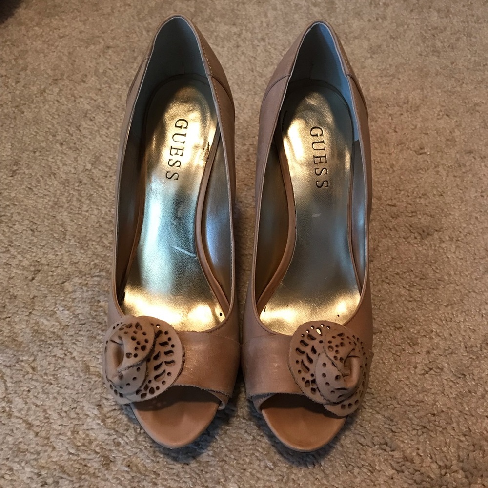 EUC Guess Charisa tan leather heels